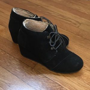 Like new shearling lined TOMS wedges.